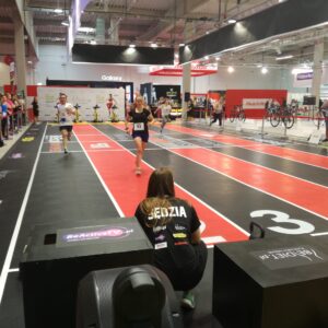 Posadzki sportowe i nawierzchnie gumowe, maty gumowe