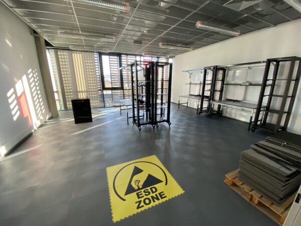 Posadzki ESD – podłogi antyelektrostatyczne
