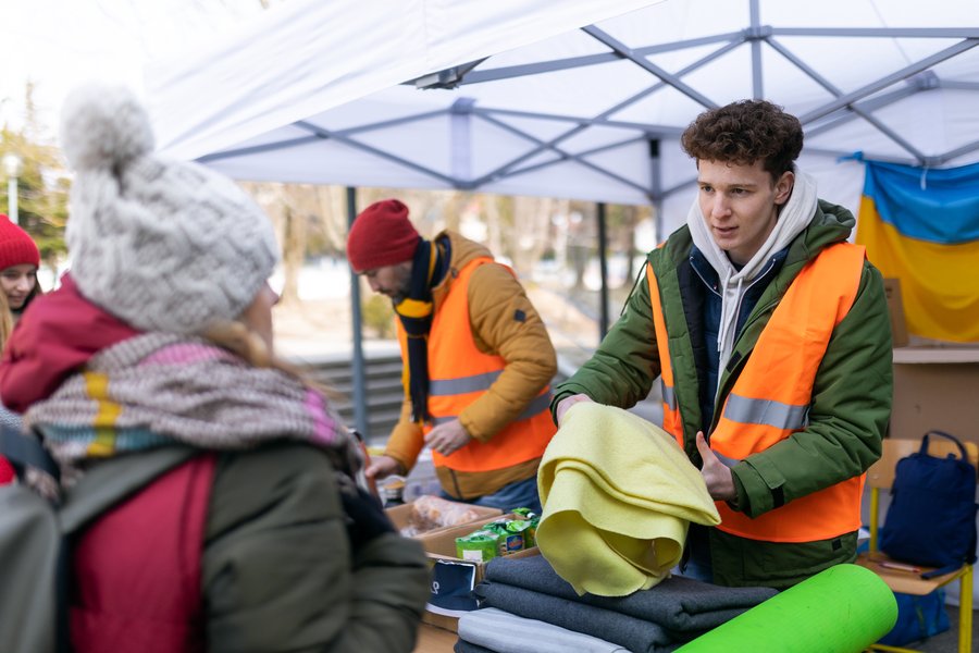 Tymczasowe miejsca schronienia – jak stworzyć bezpieczną przestrzeń dla ludzi i zwierząt?