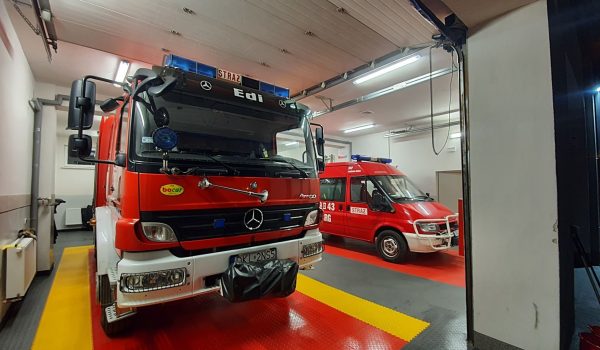 Posadzka w garażu - garaż OSP