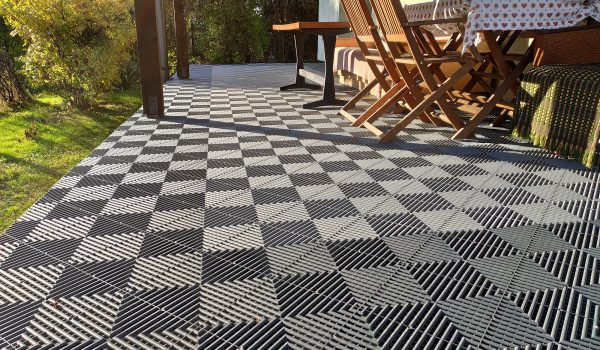 Podłoga na&nbsp;taras, balkon i&nbsp;basen Co na&nbsp;podłogę? / Płytki tarasowe