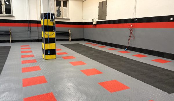 Posadzka modułowa - garaż OSP
